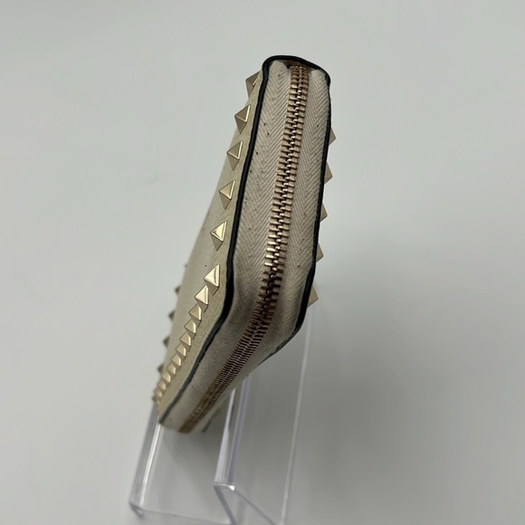 Valentino Garavani Rockstud Zip-Around Wallet - Picture 5 of 8